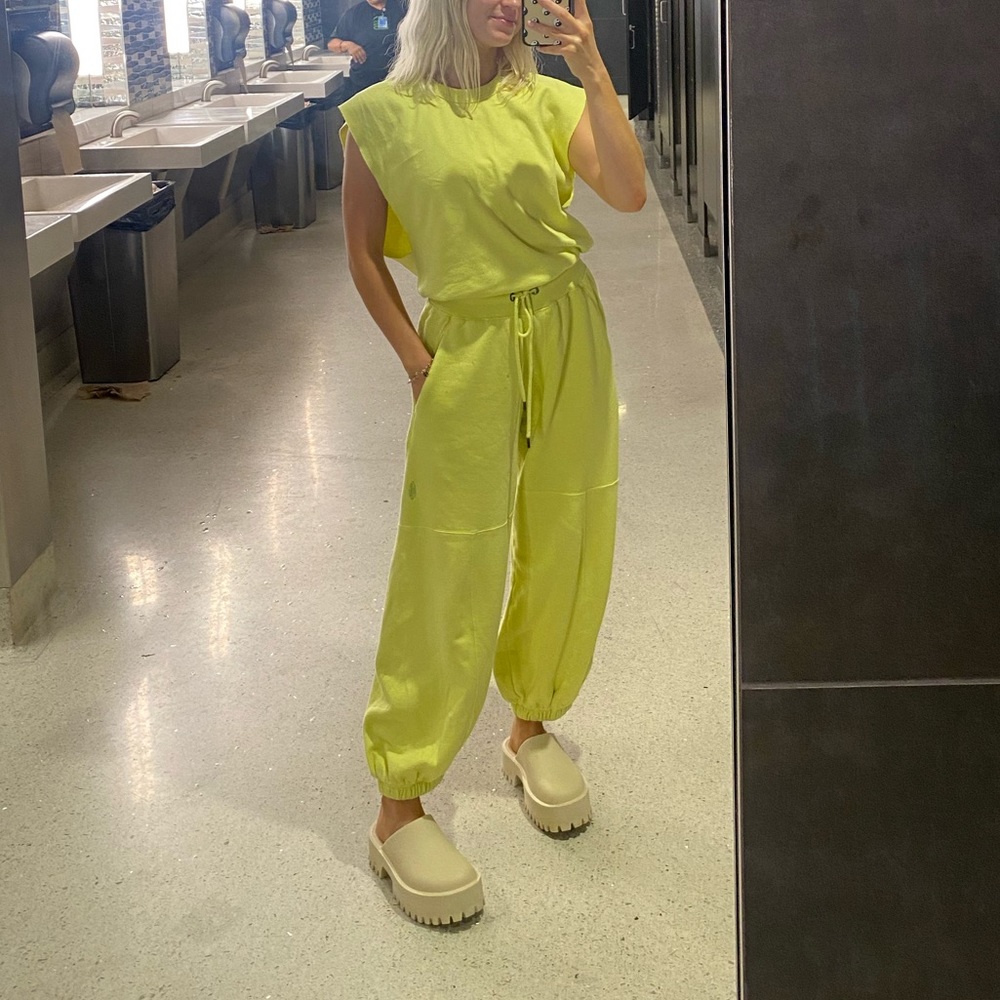 Throw & go onesie in yellow